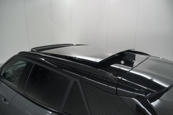 Peugeot e-2008 EV GT 50 kWh | 3 Fase Laadfunctie | Schuif-/Kanteldak | Alcantara Pakket | Camera | Apple Carplay