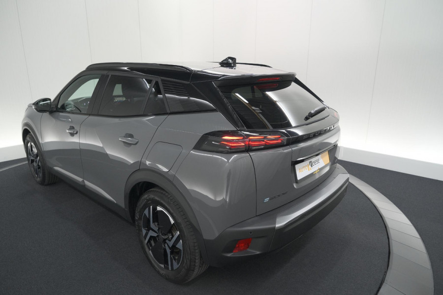 Peugeot e-2008 EV GT 50 kWh | 3 Fase Laadfunctie | Schuif-/Kanteldak | Alcantara Pakket | Camera | Apple Carplay