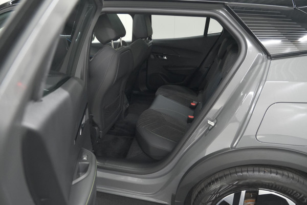 Peugeot e-2008 EV GT 50 kWh | 3 Fase Laadfunctie | Schuif-/Kanteldak | Alcantara Pakket | Camera | Apple Carplay