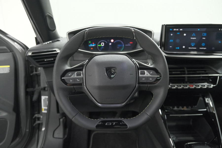 Peugeot e-2008 EV GT 50 kWh | 3 Fase Laadfunctie | Schuif-/Kanteldak | Alcantara Pakket | Camera | Apple Carplay