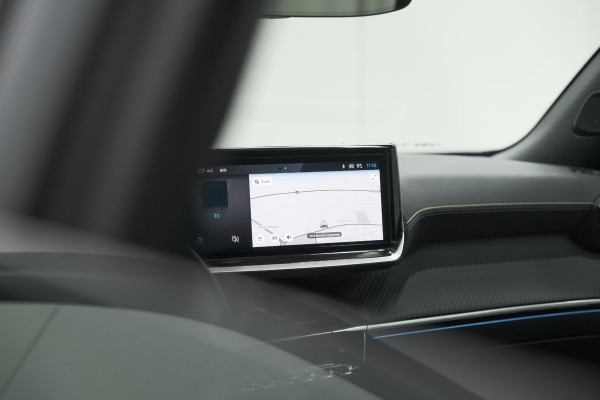 Peugeot e-2008 EV GT 50 kWh | 3 Fase Laadfunctie | Schuif-/Kanteldak | Alcantara Pakket | Camera | Apple Carplay