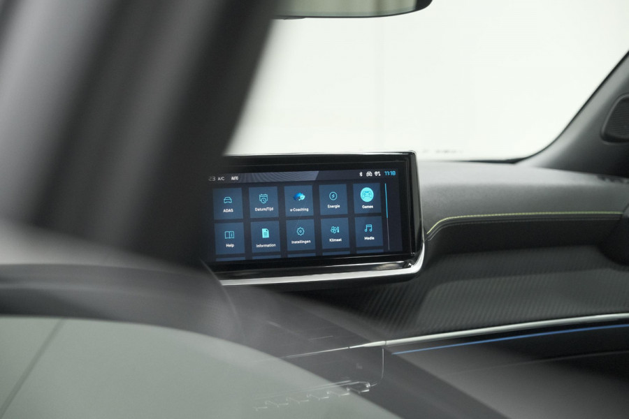 Peugeot e-2008 EV GT 50 kWh | 3 Fase Laadfunctie | Schuif-/Kanteldak | Alcantara Pakket | Camera | Apple Carplay