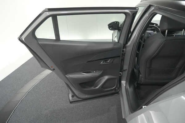 Peugeot e-2008 EV GT 50 kWh | 3 Fase Laadfunctie | Schuif-/Kanteldak | Alcantara Pakket | Camera | Apple Carplay