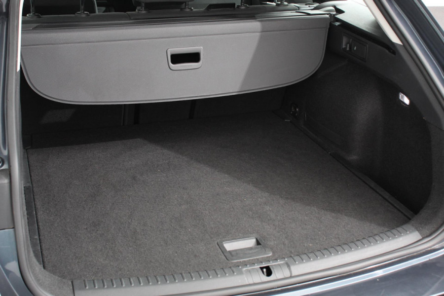 Seat Leon Sportstourer 1.5 eTSI 150pk DSG Style | Navigatie | Apple | Carplay/Android Auto | Parkeersensor achter | Adaptive Cruise Control | Stoelverwarming