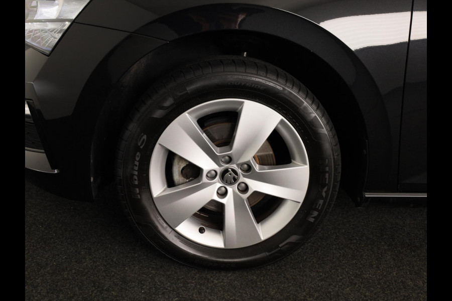 Škoda SCALA 1.0 TSI Ambition 110pk | Verlengde garantie | Navigatie via app | Cruise controle | Airconditioning | 16 inch Lichtmetalen velgen |
