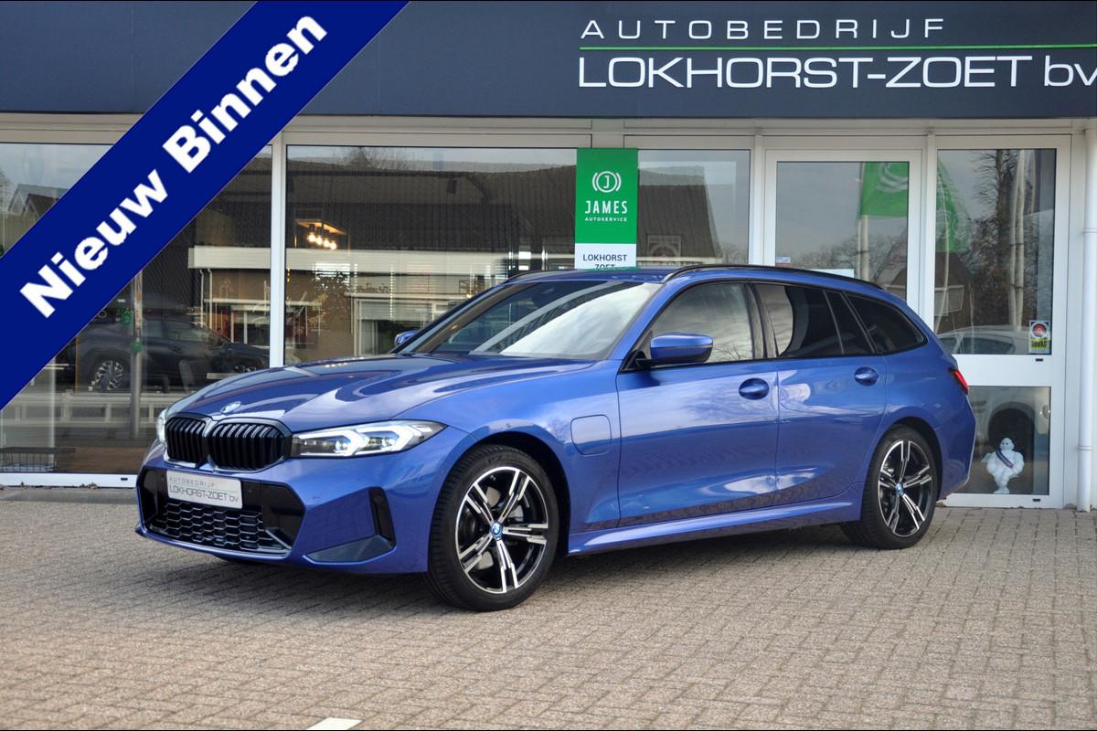 BMW 3 Serie Touring 330e | HUD | Trekhaak | Portimao Blue Metallic