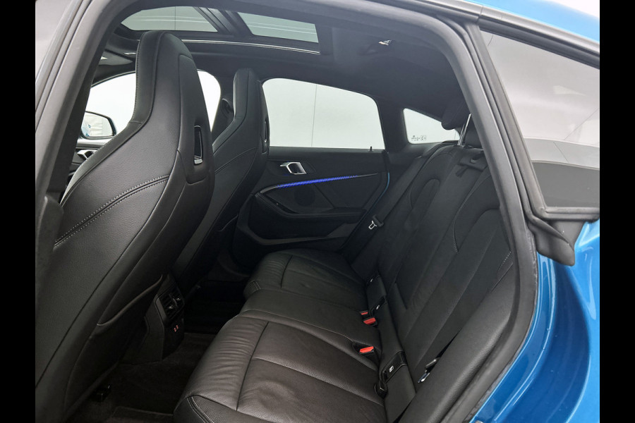 BMW 2 Serie Gran Coupé 220i M-sport Business Edition Plus(NL-auto, Dealer OndH, Panorama, Schaalstoelen, Stoelv, Camera, PDC V+A)