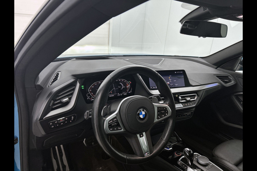 BMW 2 Serie Gran Coupé 220i M-sport Business Edition Plus(NL-auto, Dealer OndH, Panorama, Schaalstoelen, Stoelv, Camera, PDC V+A)
