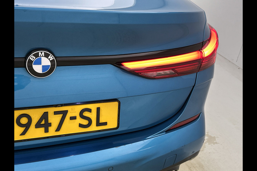 BMW 2 Serie Gran Coupé 220i M-sport Business Edition Plus(NL-auto, Dealer OndH, Panorama, Schaalstoelen, Stoelv, Camera, PDC V+A)
