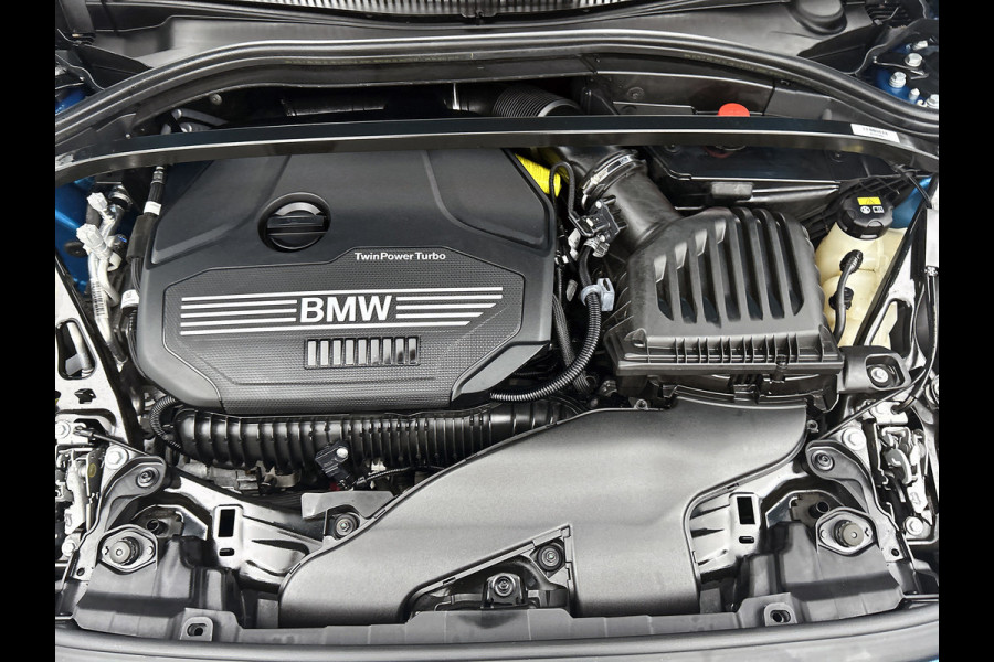 BMW 2 Serie Gran Coupé 220i M-sport Business Edition Plus(NL-auto, Dealer OndH, Panorama, Schaalstoelen, Stoelv, Camera, PDC V+A)