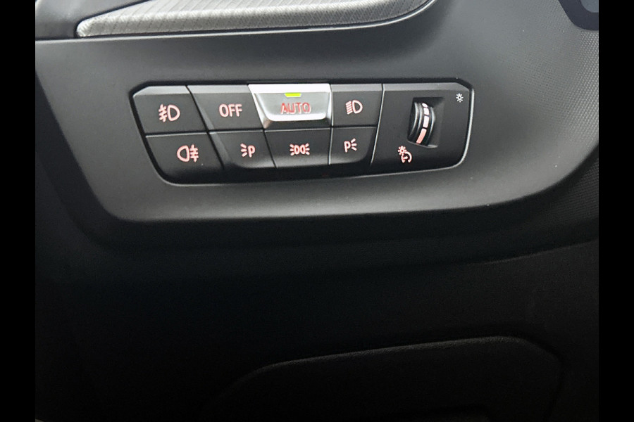 BMW 2 Serie Gran Coupé 220i M-sport Business Edition Plus(NL-auto, Dealer OndH, Panorama, Schaalstoelen, Stoelv, Camera, PDC V+A)