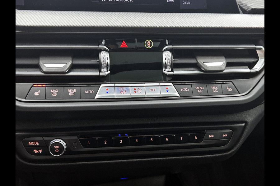 BMW 2 Serie Gran Coupé 220i M-sport Business Edition Plus(NL-auto, Dealer OndH, Panorama, Schaalstoelen, Stoelv, Camera, PDC V+A)