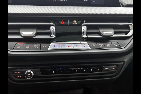 BMW 2 Serie Gran Coupé 220i M-sport Business Edition Plus(NL-auto, Dealer OndH, Panorama, Schaalstoelen, Stoelv, Camera, PDC V+A)