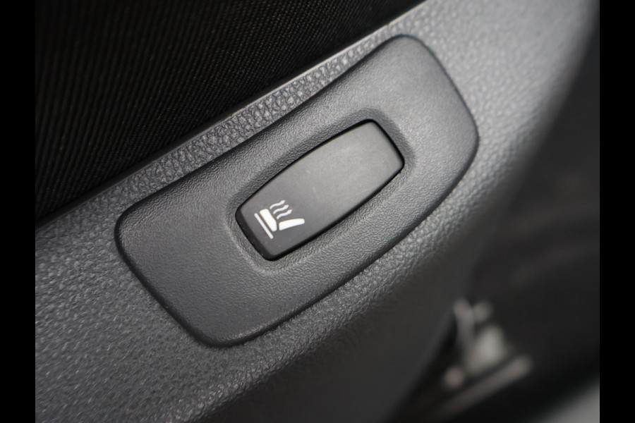 Renault Captur 0.9 TCe LIMITED + STOELVERW. | DAB | NAVIGATIE | CRUISE | 17 INCH | ZWART DAK | PRIVACY GLASS