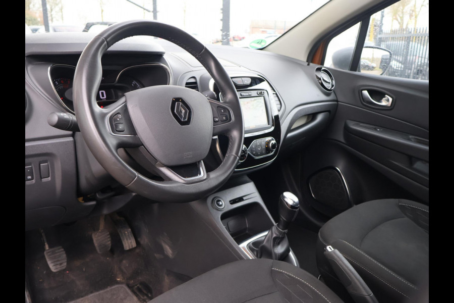 Renault Captur 0.9 TCe LIMITED + STOELVERW. | DAB | NAVIGATIE | CRUISE | 17 INCH | ZWART DAK | PRIVACY GLASS