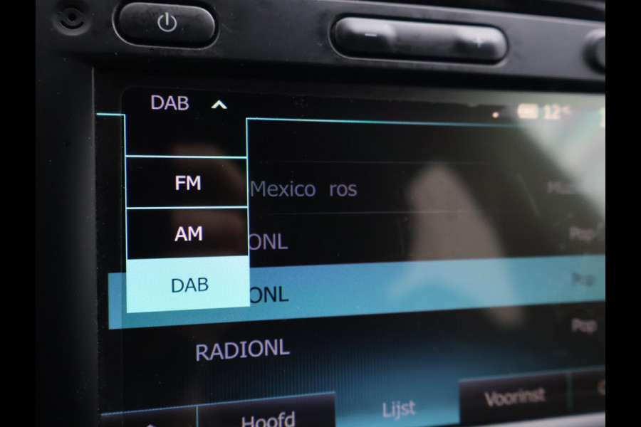 Renault Captur 0.9 TCe LIMITED + STOELVERW. | DAB | NAVIGATIE | CRUISE | 17 INCH | ZWART DAK | PRIVACY GLASS