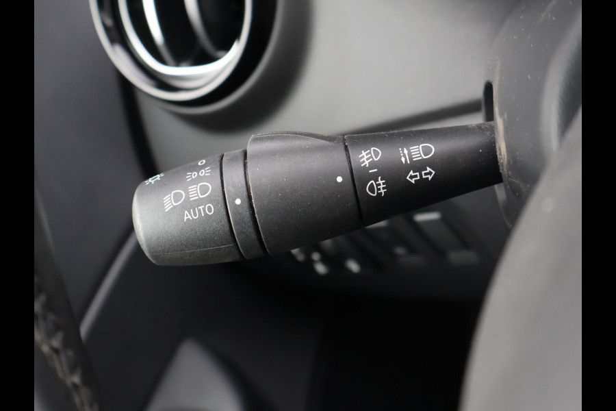 Renault Captur 0.9 TCe LIMITED + STOELVERW. | DAB | NAVIGATIE | CRUISE | 17 INCH | ZWART DAK | PRIVACY GLASS