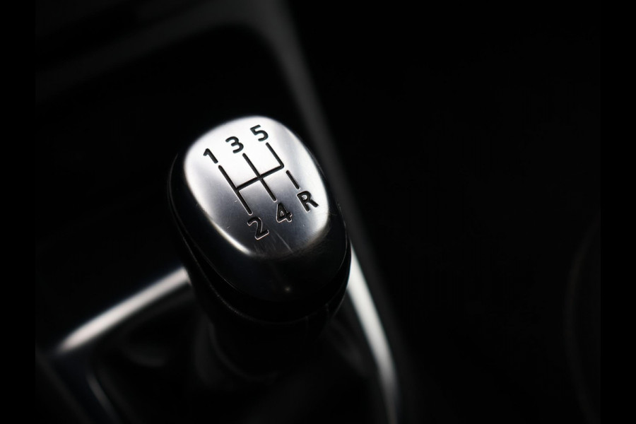 Renault Captur 0.9 TCe LIMITED + STOELVERW. | DAB | NAVIGATIE | CRUISE | 17 INCH | ZWART DAK | PRIVACY GLASS