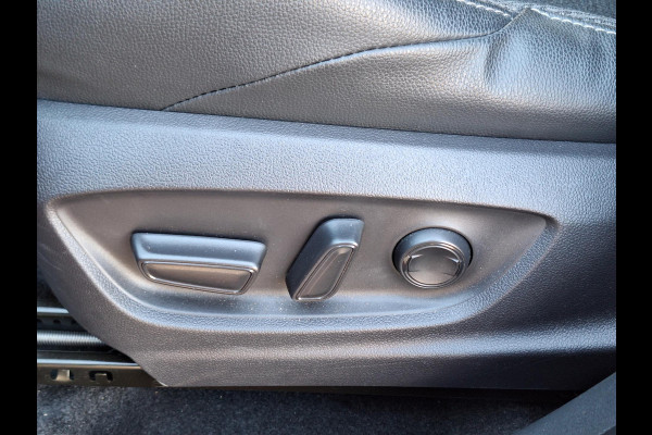 Toyota Bz4x 71,4 kWh Premium | Trekhaak, 20 inch, 360 camera, Half Leer, Bi-Tone, Dodehoekherkenning, Panoramadak, Parkeersensoren