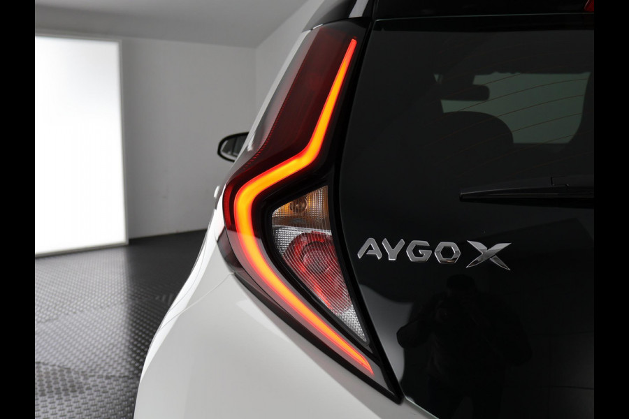 Toyota Aygo X VVT-i MT PLAY BLACK & WHITE 1e EIG GARANTIE 6-2034 CARPLAY NAVI.ADAPTIVE CRUISE.CAMERA