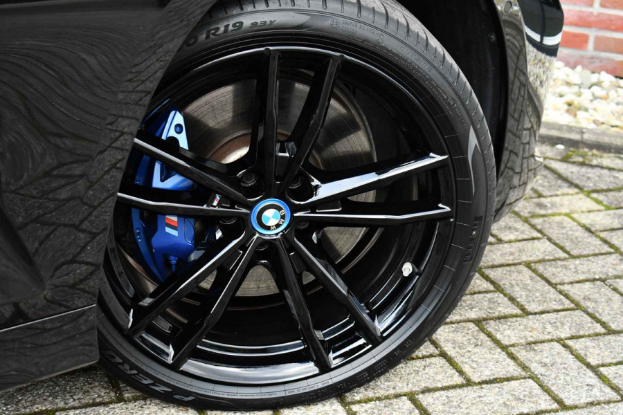 BMW 3 Serie Touring 330e xDrive M-Sport Pro Pano M-zetels ACC HUD 360 19inch