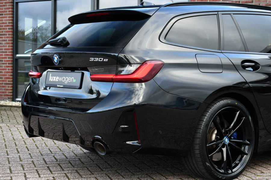 BMW 3 Serie Touring 330e xDrive M-Sport Pro Pano M-zetels ACC HUD 360 19inch