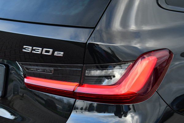 BMW 3 Serie Touring 330e xDrive M-Sport Pro Pano M-zetels ACC HUD 360 19inch