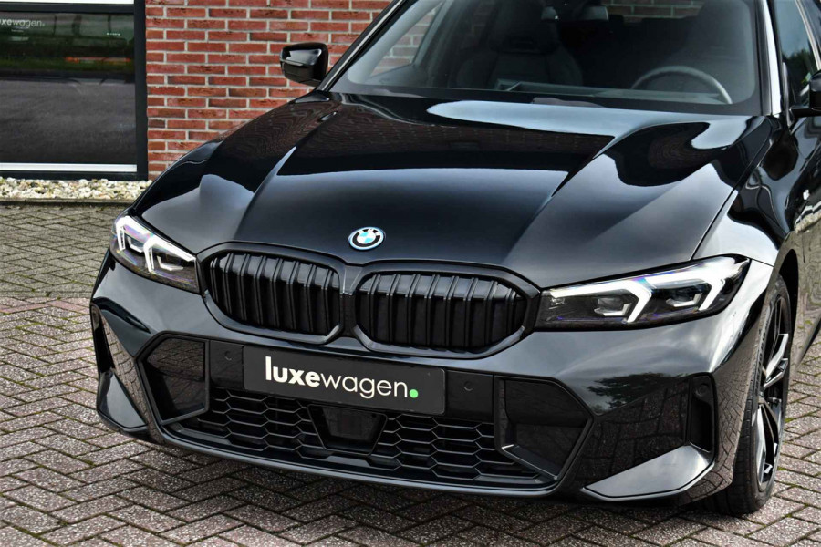BMW 3 Serie Touring 330e xDrive M-Sport Pro Pano M-zetels ACC HUD 360 19inch