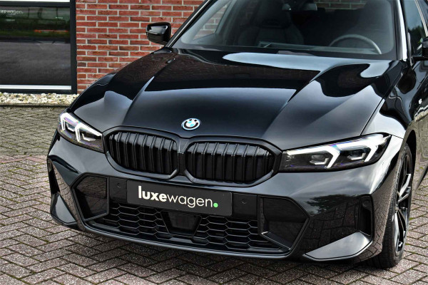 BMW 3 Serie Touring 330e xDrive M-Sport Pro Pano M-zetels ACC HUD 360 19inch