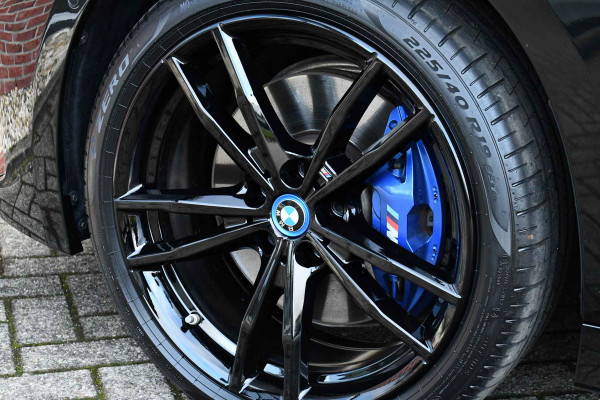BMW 3 Serie Touring 330e xDrive M-Sport Pro Pano M-zetels ACC HUD 360 19inch