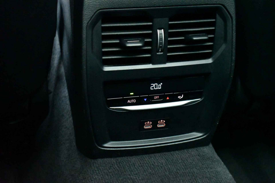 BMW 3 Serie Touring 330e xDrive M-Sport Pro Pano M-zetels ACC HUD 360 19inch