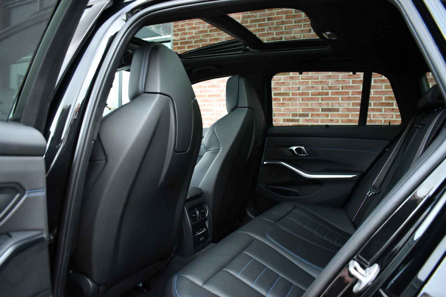 BMW 3 Serie Touring 330e xDrive M-Sport Pro Pano M-zetels ACC HUD 360 19inch