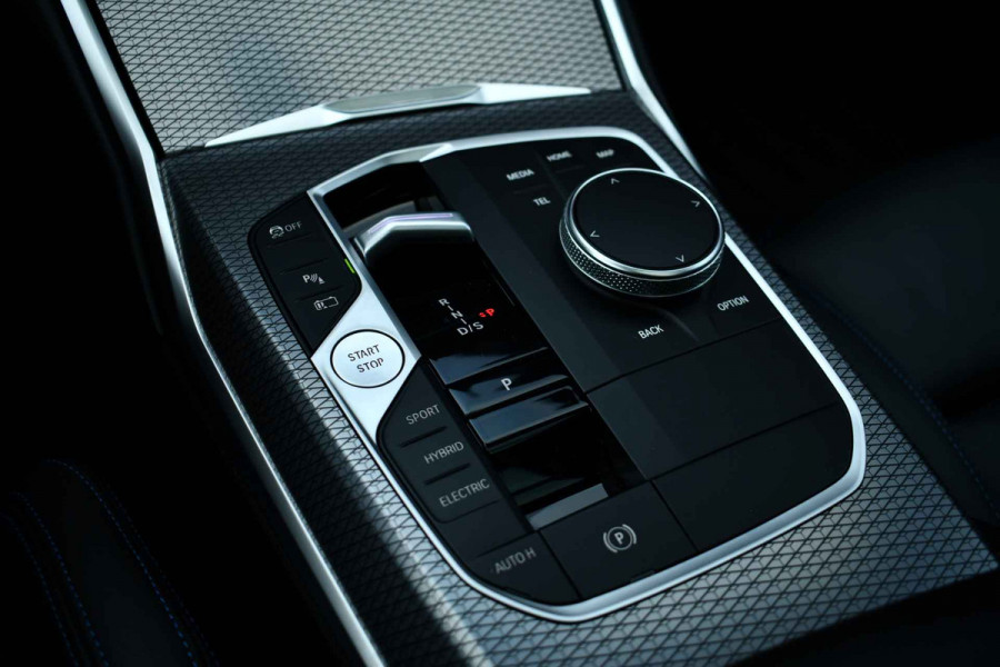 BMW 3 Serie Touring 330e xDrive M-Sport Pro Pano M-zetels ACC HUD 360 19inch