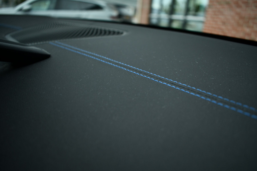 BMW 3 Serie Touring 330e xDrive M-Sport Pro Pano M-zetels ACC HUD 360 19inch