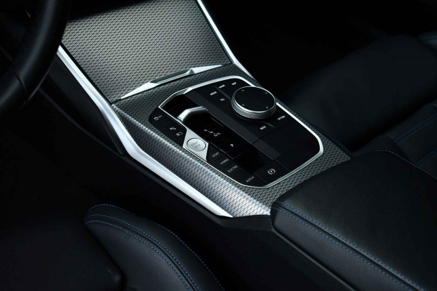 BMW 3 Serie Touring 330e xDrive M-Sport Pro Pano M-zetels ACC HUD 360 19inch