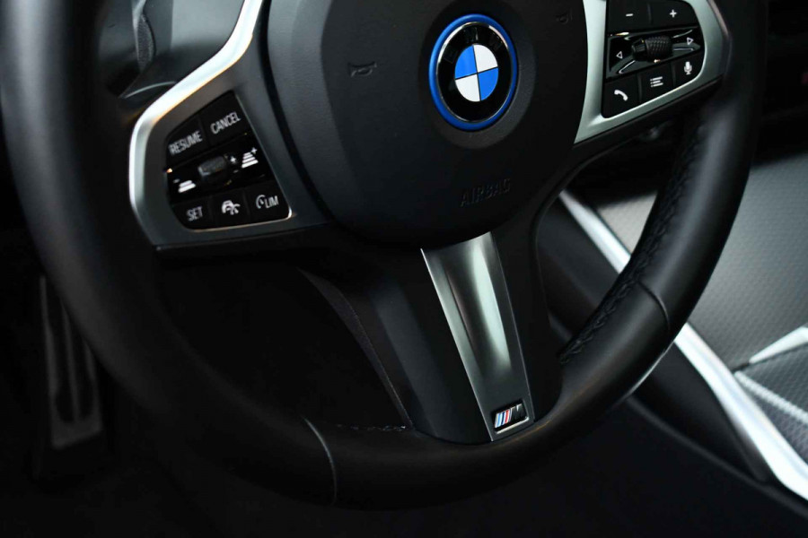 BMW 3 Serie Touring 330e xDrive M-Sport Pro Pano M-zetels ACC HUD 360 19inch