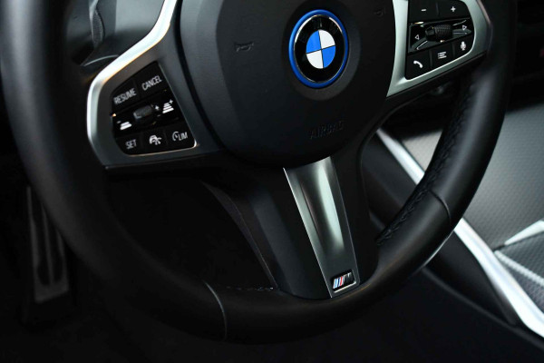 BMW 3 Serie Touring 330e xDrive M-Sport Pro Pano M-zetels ACC HUD 360 19inch
