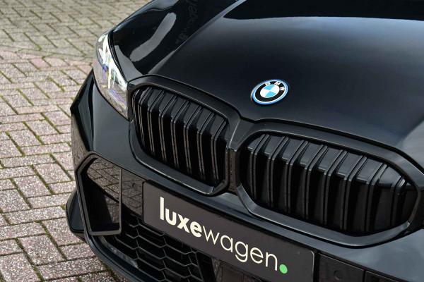 BMW 3 Serie Touring 330e xDrive M-Sport Pro Pano M-zetels ACC HUD 360 19inch