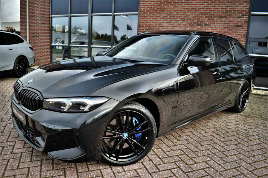 BMW 3 Serie Touring 330e xDrive M-Sport Pro Pano M-zetels ACC HUD 360 19inch
