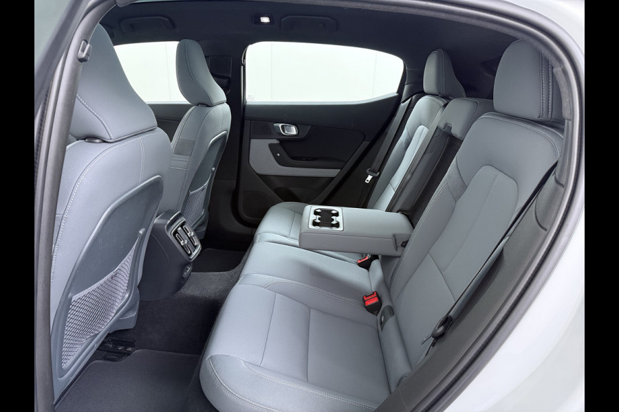 Polestar 2 Long Range Dual Motor 78kWh SOH 92% Trekhaak Panoramadak Adap.Cruise 360°Camera Navi Ecc Apple Carplay Android Auto Pdc Launch E Stoel+Stuurverwarming Lmv 19" Achterbankverwarming Keyless DAB Rijstrooksensor Origineel Nederlandse Auto