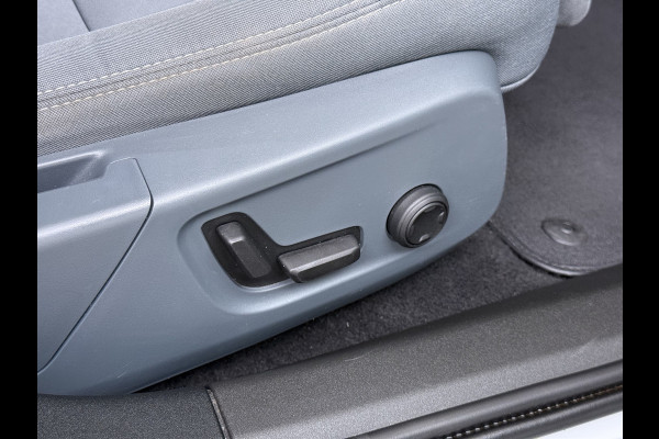 Polestar 2 Long Range Dual Motor 78kWh SOH 92% Trekhaak Panoramadak Adap.Cruise 360°Camera Navi Ecc Apple Carplay Android Auto Pdc Launch E Stoel+Stuurverwarming Lmv 19" Achterbankverwarming Keyless DAB Rijstrooksensor Origineel Nederlandse Auto