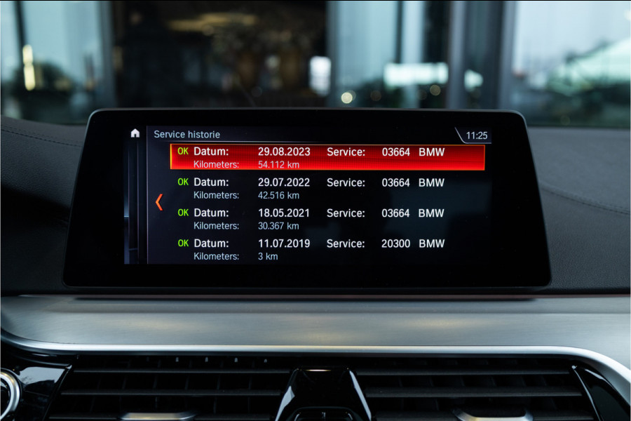 BMW 5 Serie 520i High Executive Edition - M Sport | Panorama | H&K | Memory