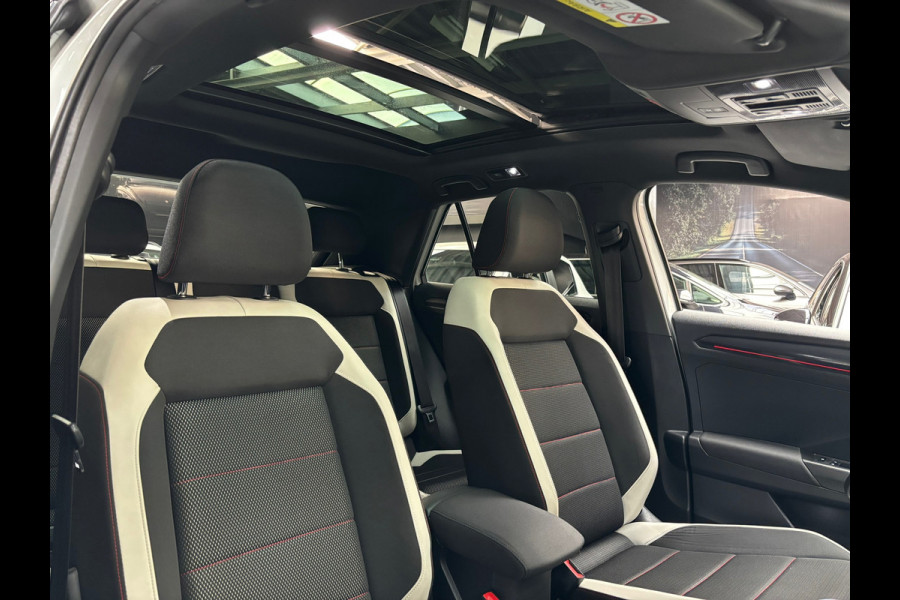 Volkswagen T-Roc 1.5 TSI Sport / Camera / Panorama Dak