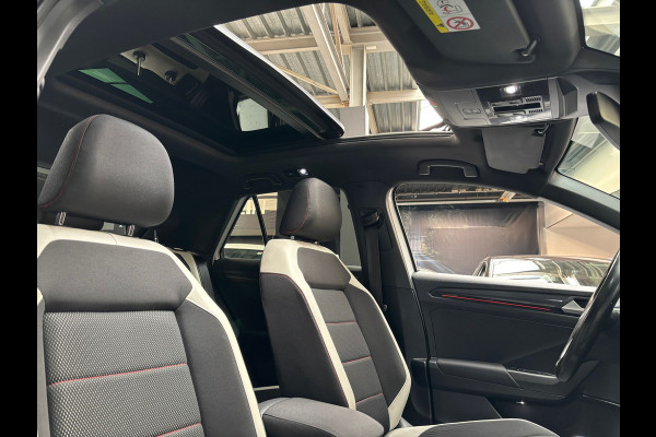 Volkswagen T-Roc 1.5 TSI Sport / Camera / Panorama Dak