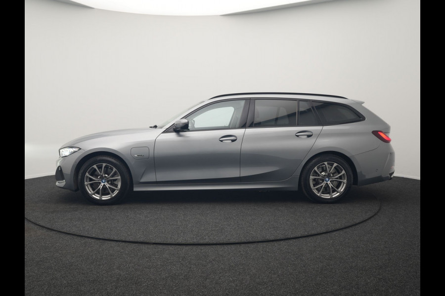 BMW 3 Serie Touring 320e Sportline FACELIFT Plug In Hybrid Dealer O.H PHEV | Panodak | Widescreen Navi | Harman Kardon | Camera | Keyless | Stuurverwarming | Apple Carplay | BLIS |