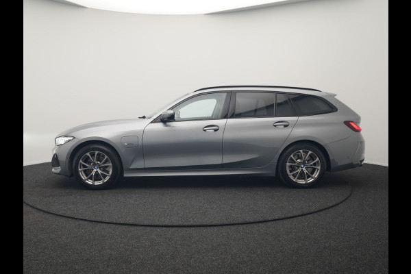 BMW 3 Serie Touring 320e Sportline FACELIFT Plug In Hybrid Dealer O.H PHEV | Panodak | Widescreen Navi | Harman Kardon | Camera | Keyless | Stuurverwarming | Apple Carplay | BLIS |
