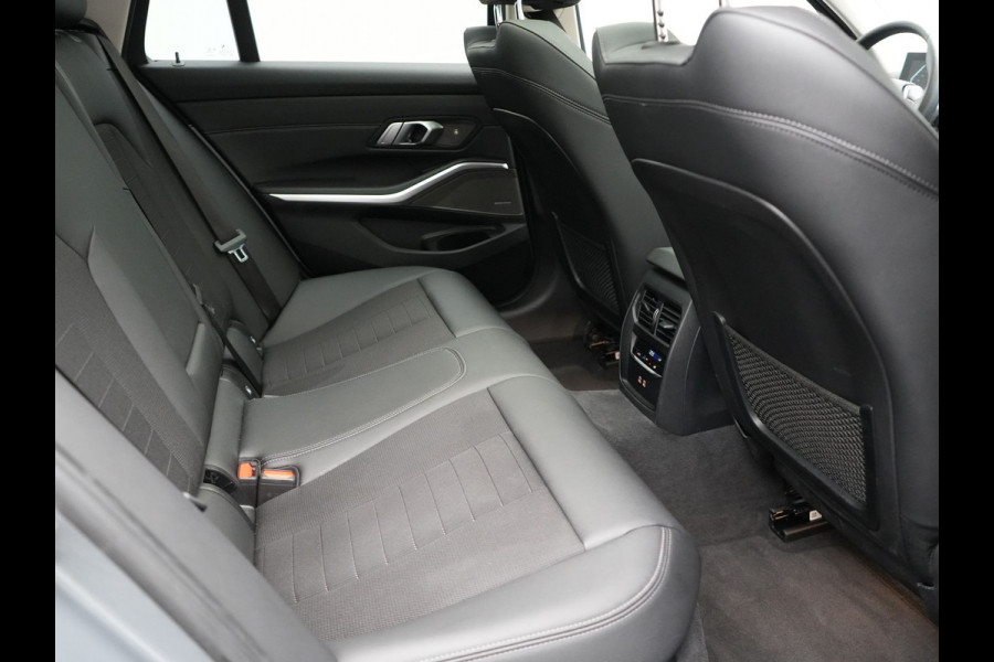 BMW 3 Serie Touring 320e Sportline FACELIFT Plug In Hybrid Dealer O.H PHEV | Panodak | Widescreen Navi | Harman Kardon | Camera | Keyless | Stuurverwarming | Apple Carplay | BLIS |