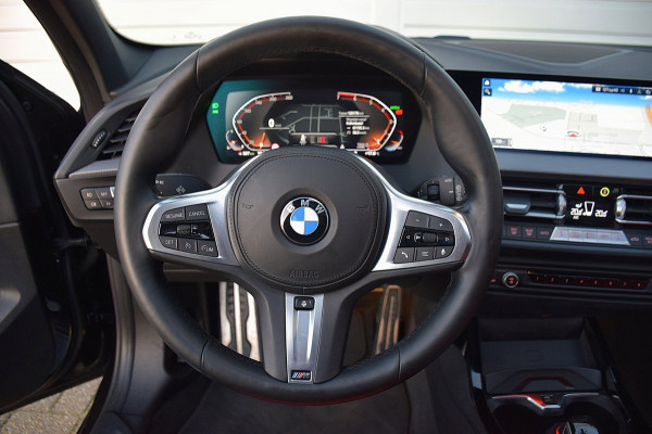 BMW 1-serie 118i High Executive Edition*1e eig*M-Pakket*Pano*Head-up*Keyless*H&K*Enz enz