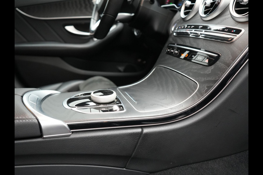 Mercedes-Benz C-Klasse Estate 300 e Business Solution AMG Plug In Hybrid 320pk PHEV | Trekhaak af Fabriek | Adaptive Cruise | Alcantara Sportstoelen Verwarmd | Apple Carplay | Camera | BLIS | 18"L.M |