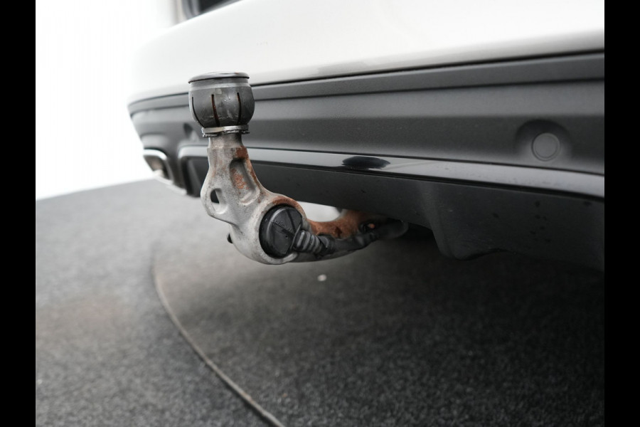 Mercedes-Benz C-Klasse Estate 300 e Business Solution AMG Plug In Hybrid 320pk PHEV | Trekhaak af Fabriek | Adaptive Cruise | Alcantara Sportstoelen Verwarmd | Apple Carplay | Camera | BLIS | 18"L.M |